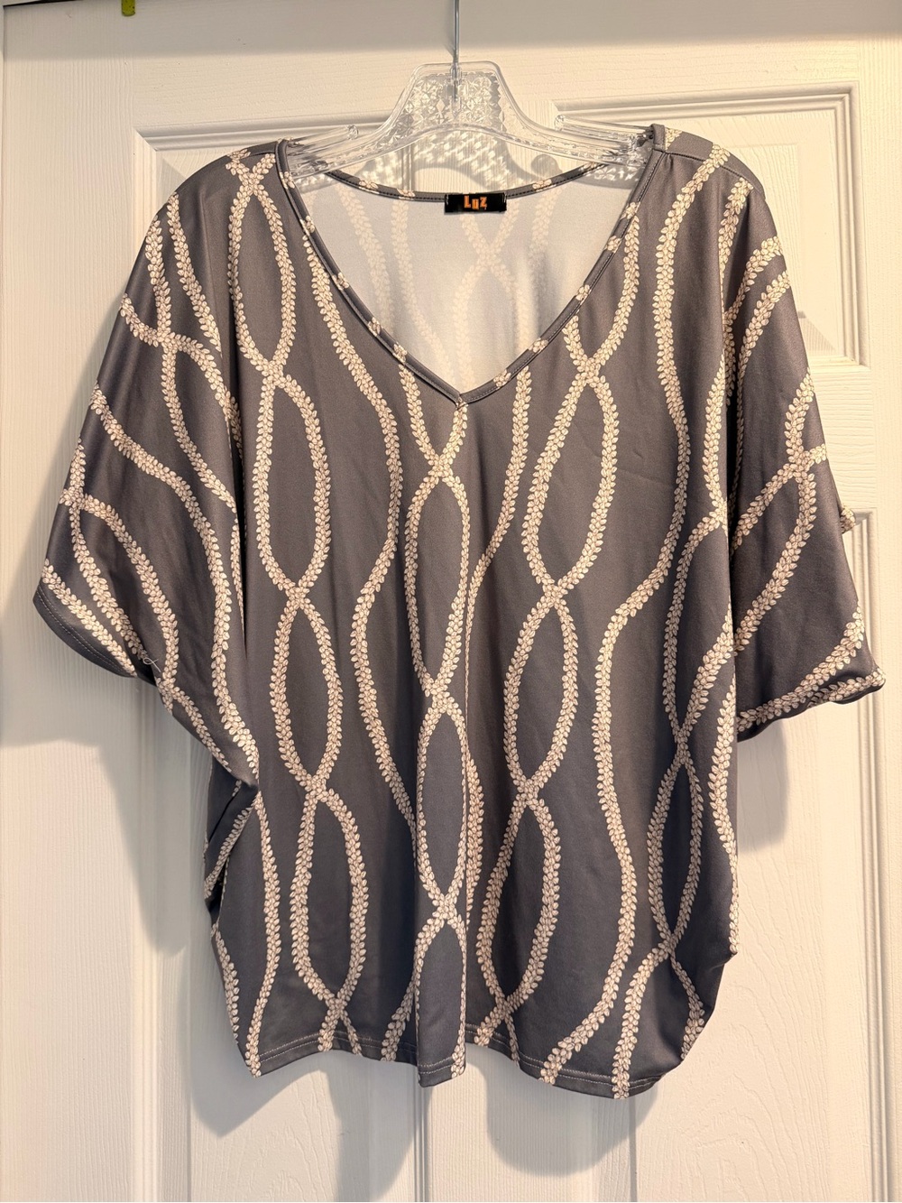 Gray Patterned V-Neck Ni’ihau Shell Lei Pattern Shirt